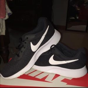 Nike Tanjun